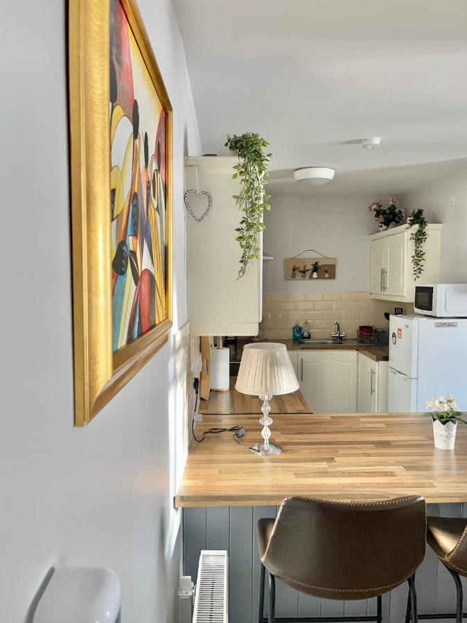 Trinity Apartments Four 1-Bedroom Apts Waterford City Centre Экстерьер фото